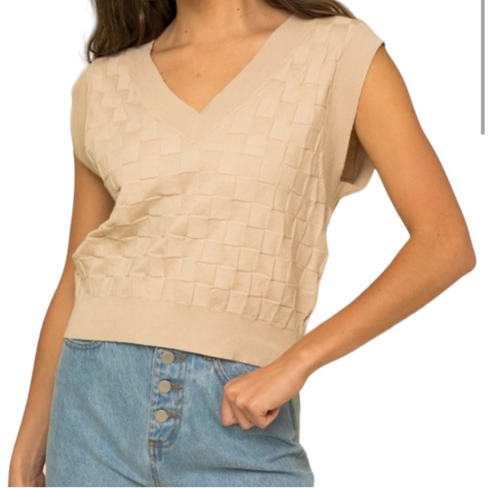 069. NWT Taupe V-Neck Basket Weave Sweater Vest